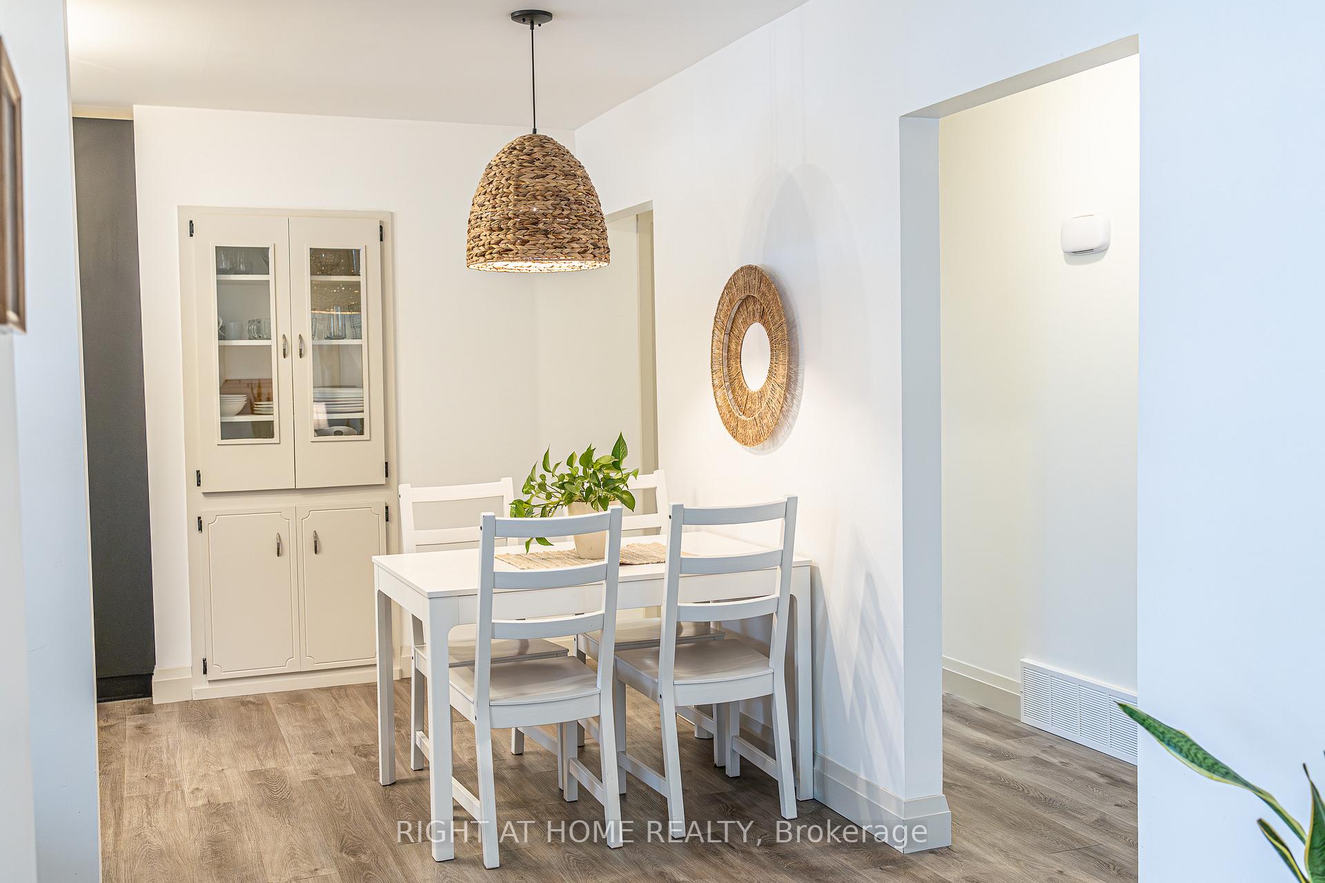Photo 11 of 46 Meadow Crescent, Kitchener — HOMEH