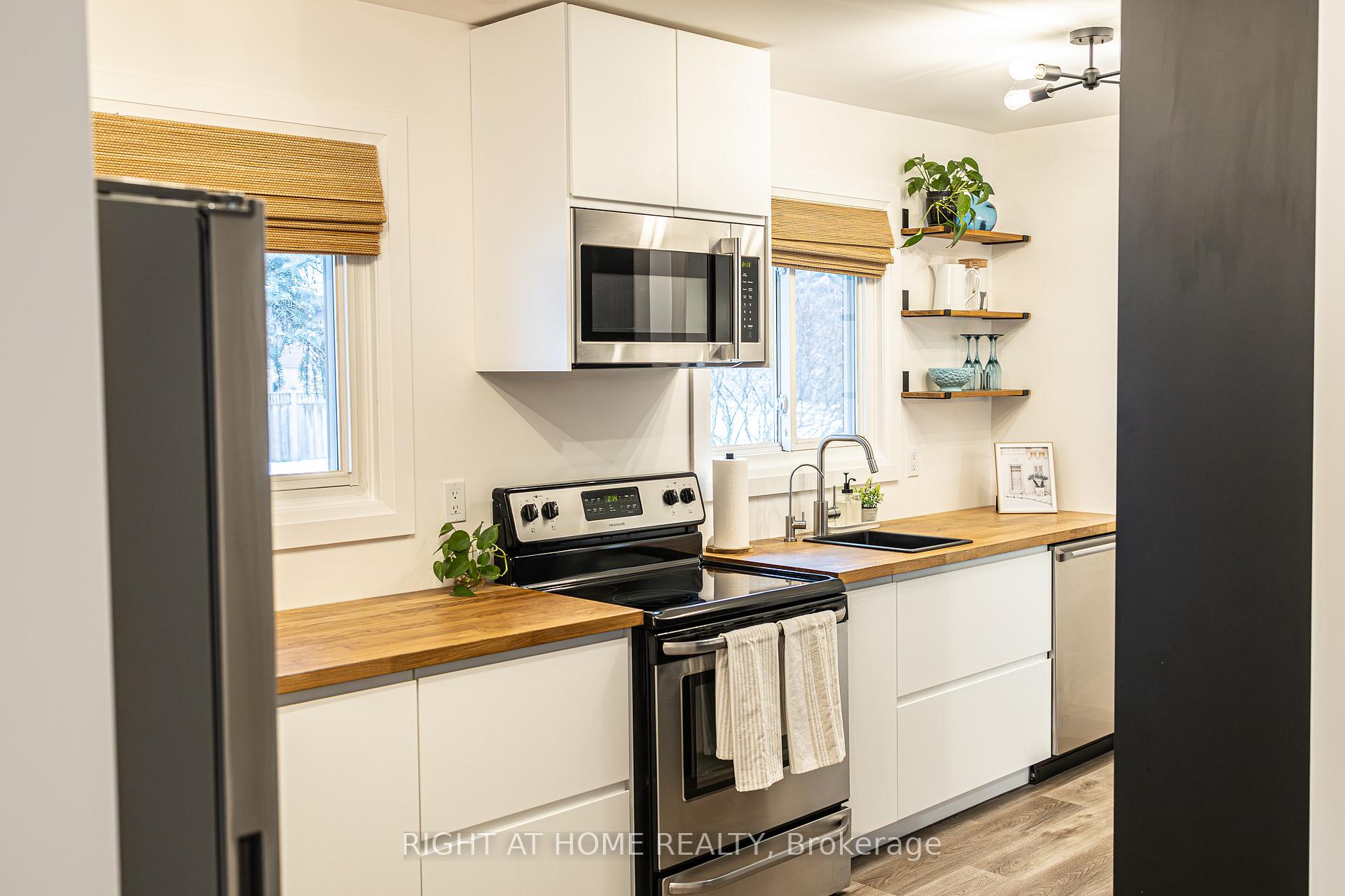 Photo 13 of 46 Meadow Crescent, Kitchener — HOMEH