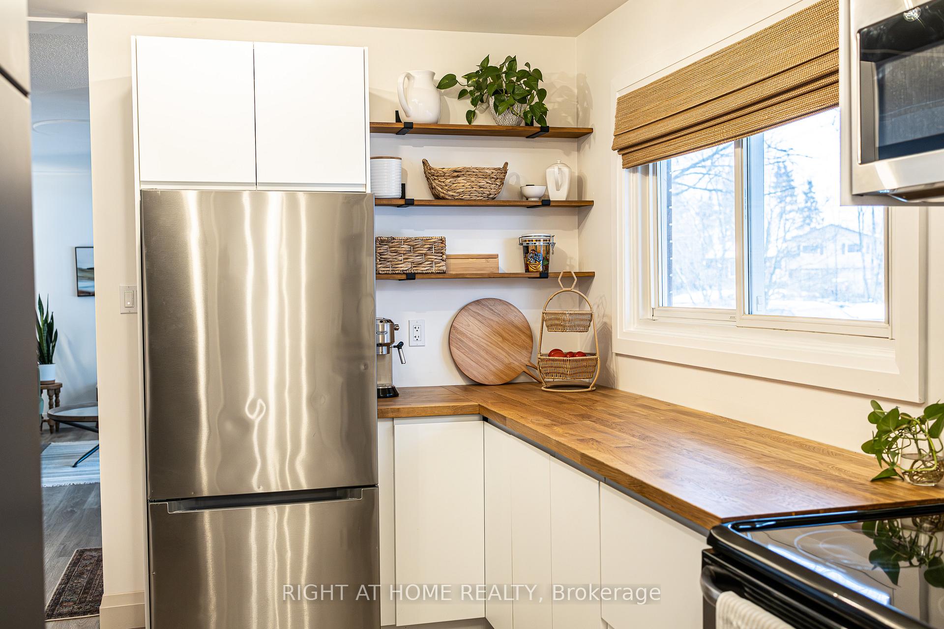 Photo 14 of 46 Meadow Crescent, Kitchener — HOMEH