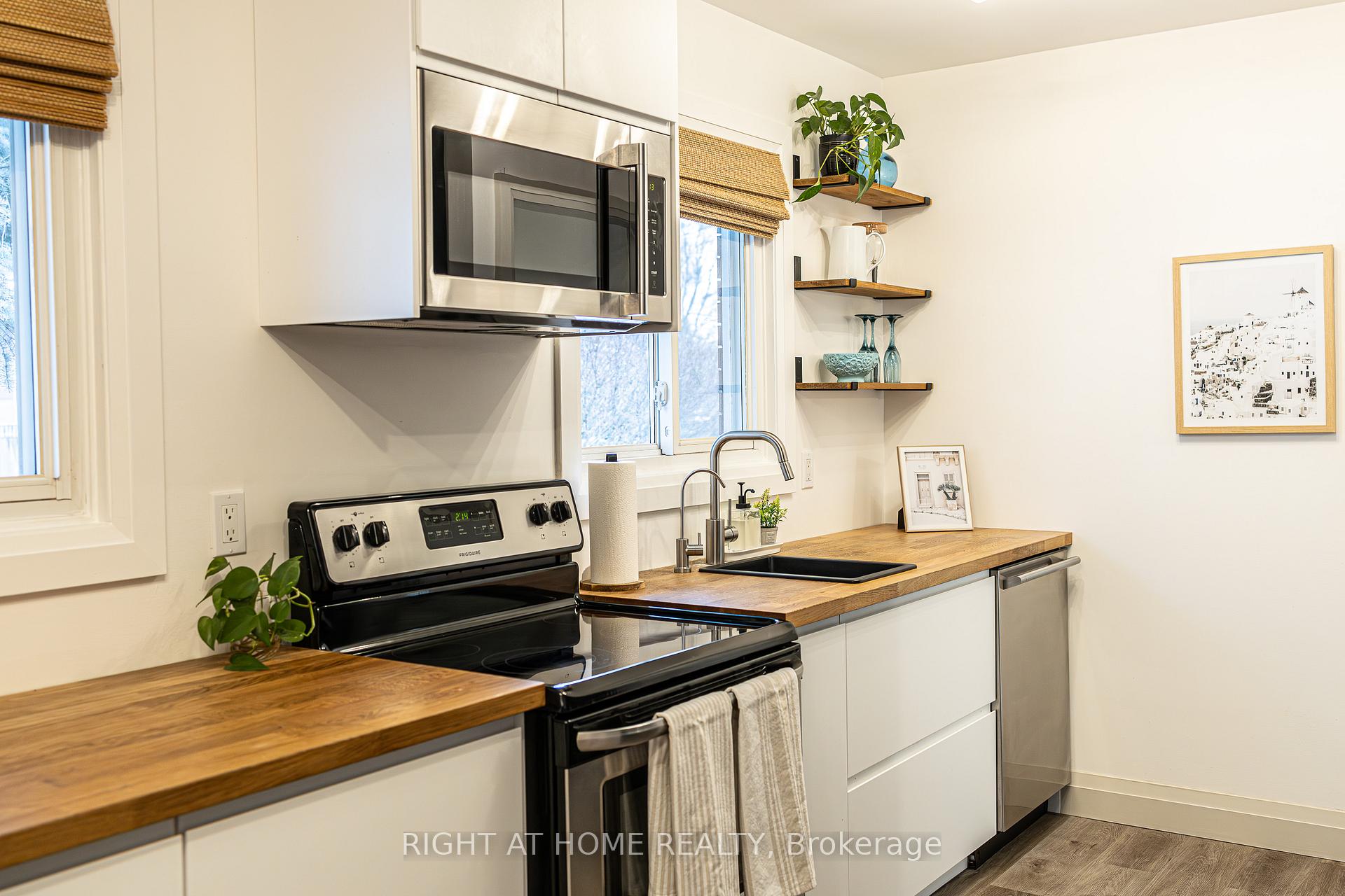 Photo 15 of 46 Meadow Crescent, Kitchener — HOMEH