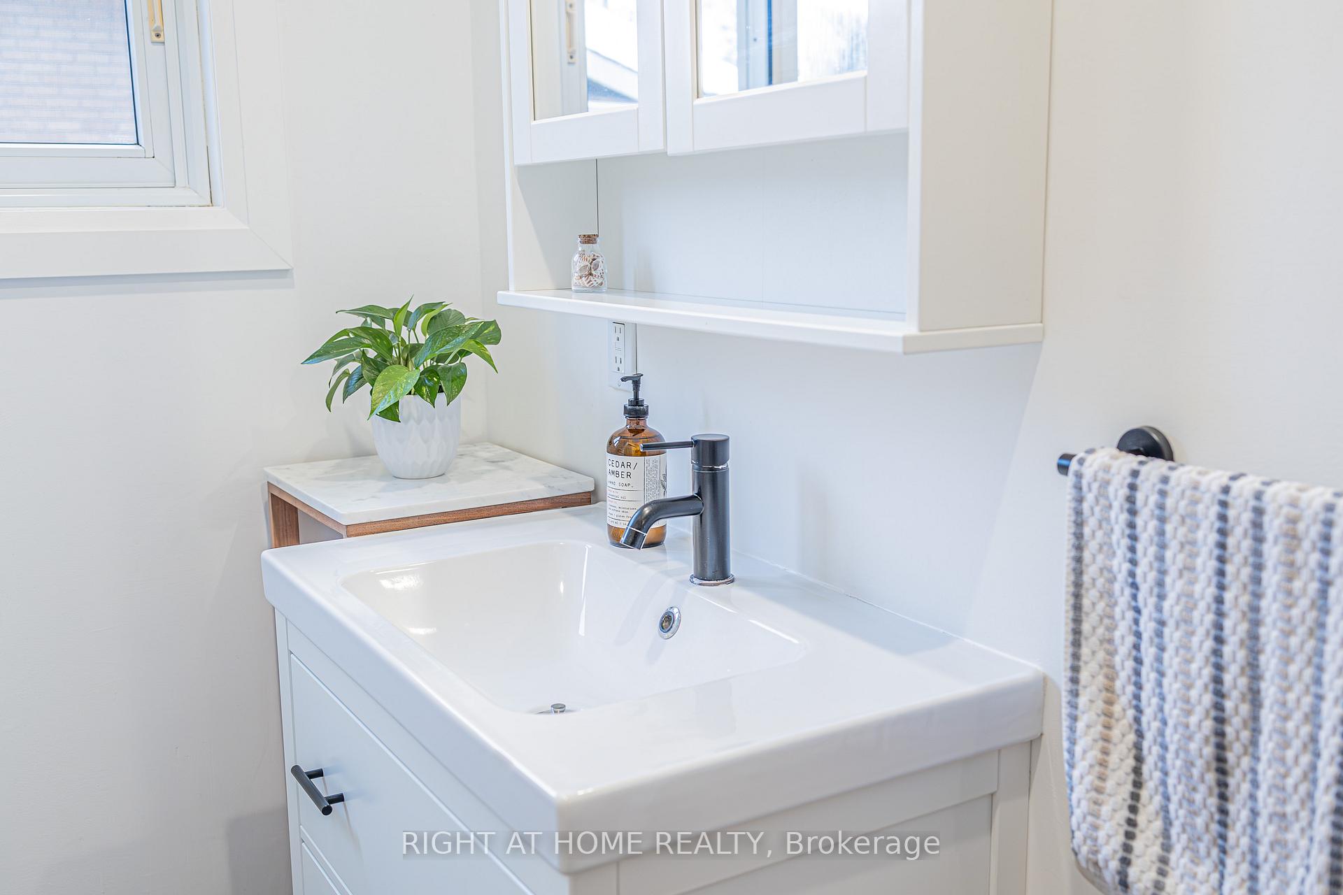 Photo 20 of 46 Meadow Crescent, Kitchener — HOMEH