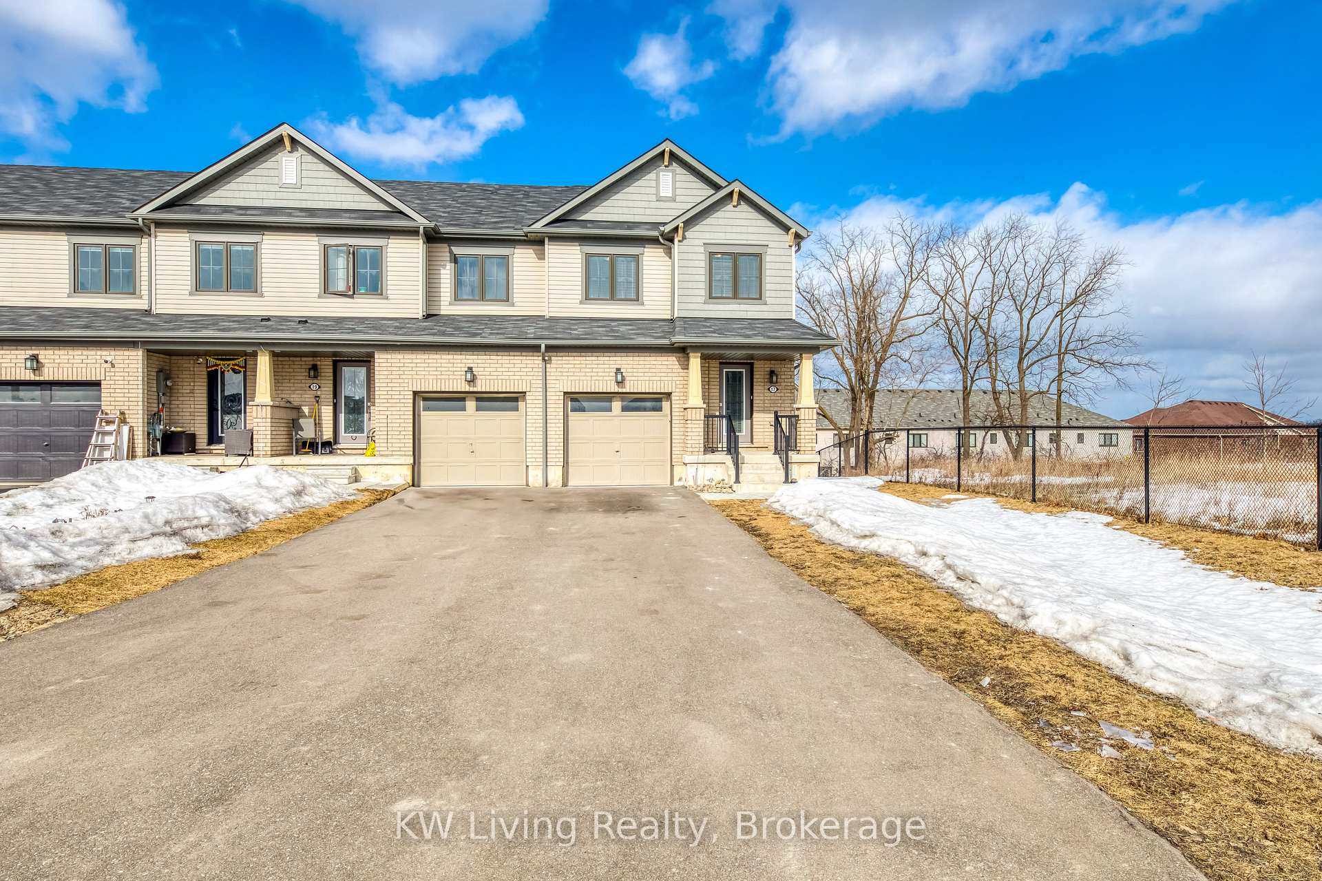 Front of Unit Upper, 17 Allcroft Court
