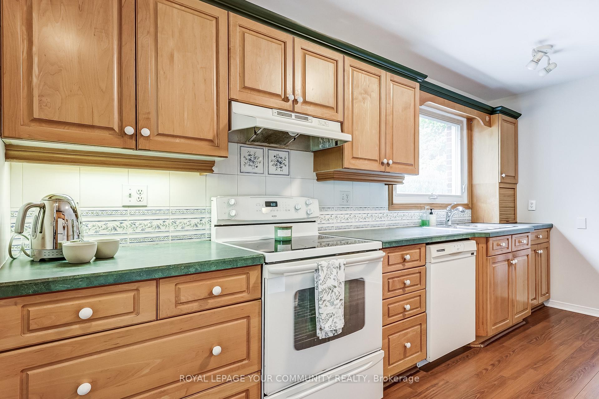 Photo 10 of 90 Drakefield Road, Markham, Bullock — HOMEH
