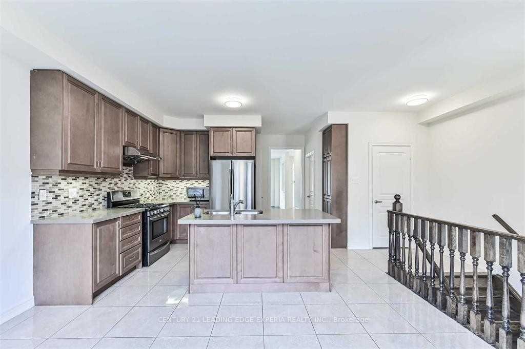 Photo 10 of 123 Christian Ritter Drive, Markham, Berczy — HOMEH