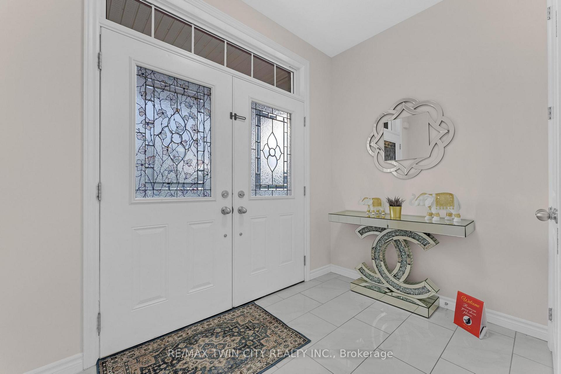 Photo 2 of 11 Netherwood Road, Kitchener — HOMEH