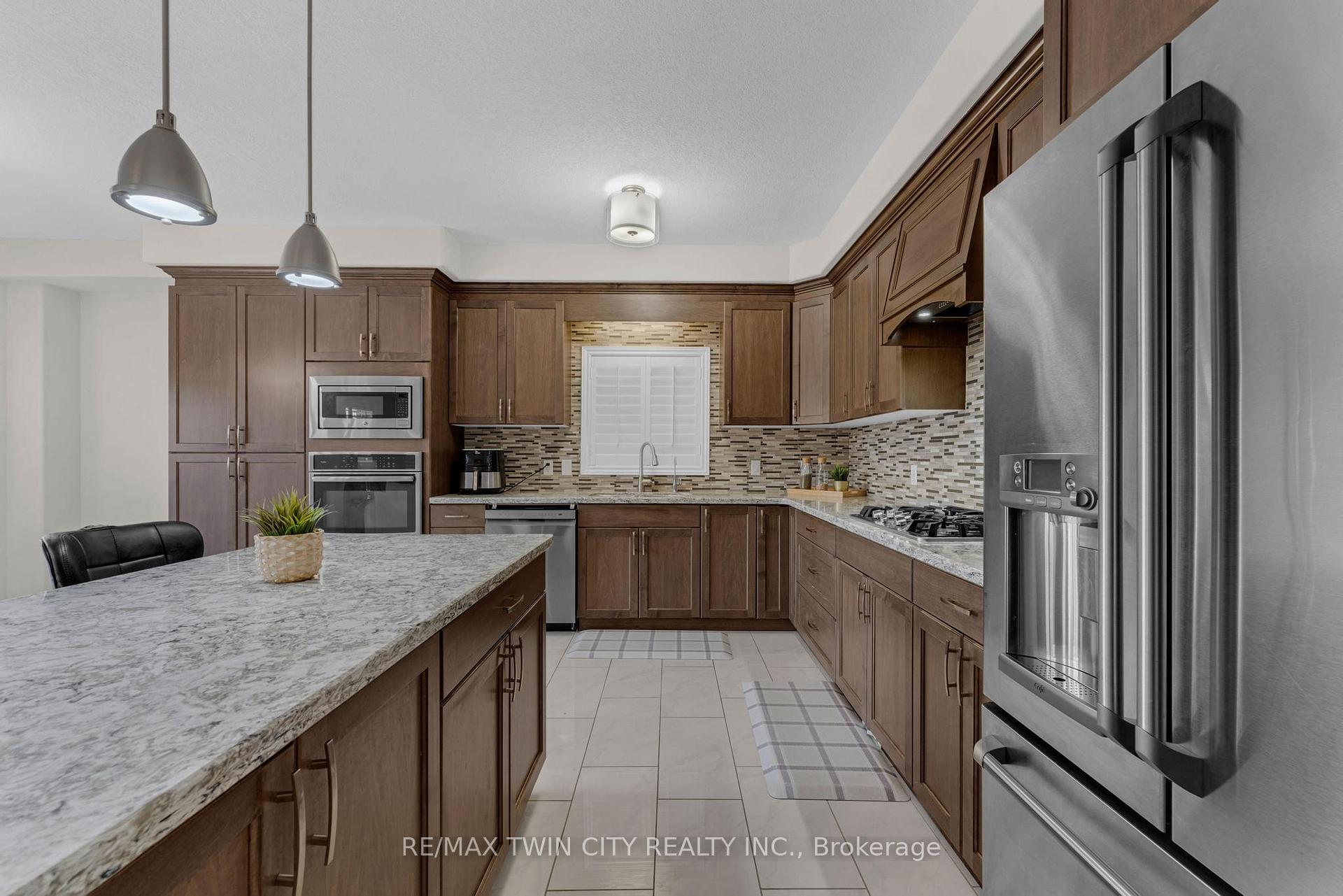 Photo 8 of 11 Netherwood Road, Kitchener — HOMEH