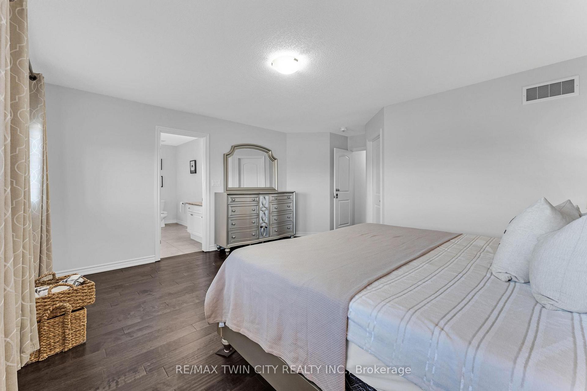 Photo 15 of 11 Netherwood Road, Kitchener — HOMEH