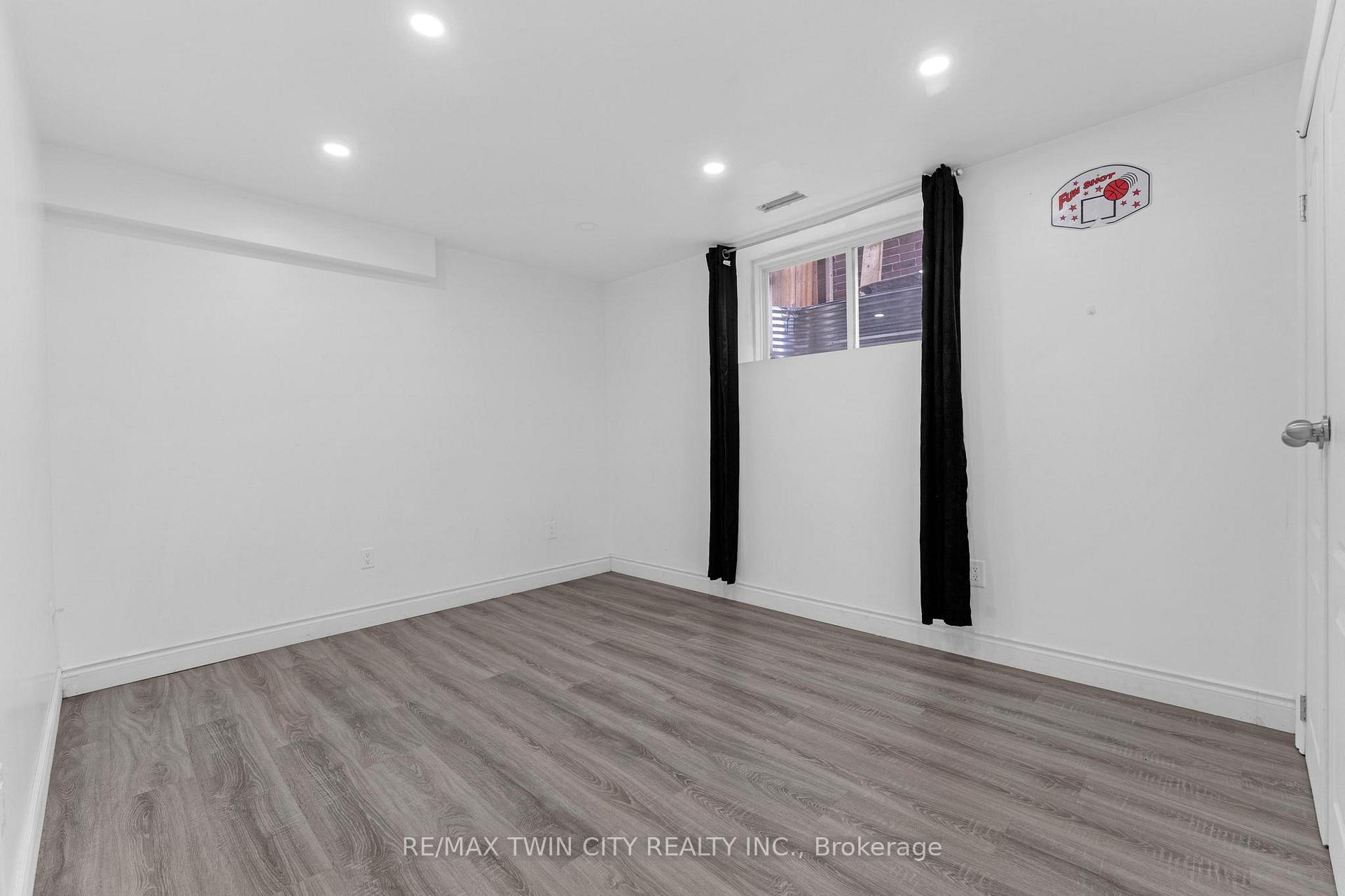 Photo 25 of 11 Netherwood Road, Kitchener — HOMEH