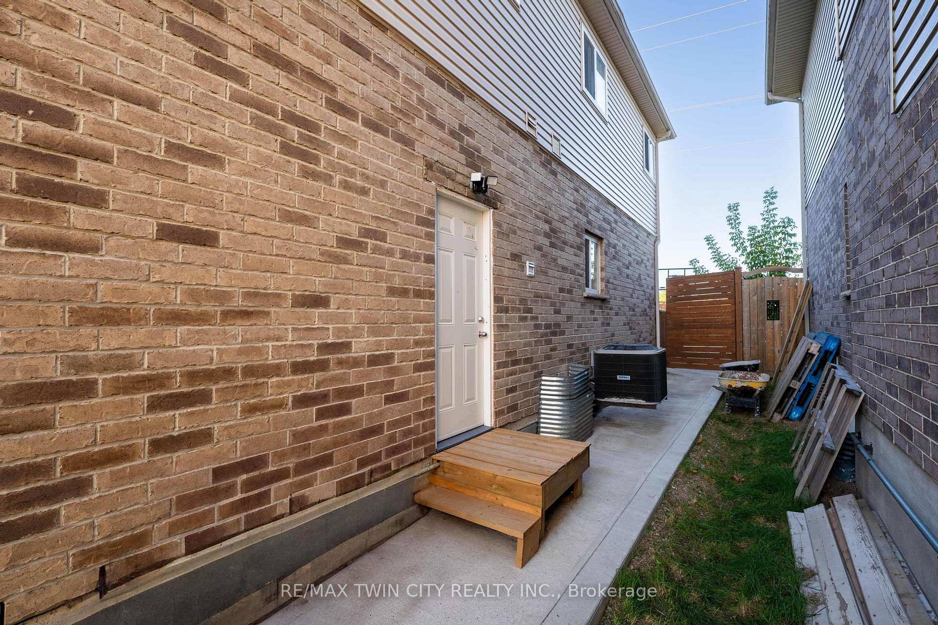 Photo 29 of 11 Netherwood Road, Kitchener — HOMEH