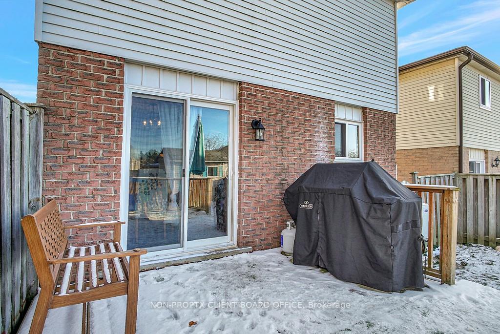 Photo 4 of 312 Ristau Place, Kitchener, Laurentian Hills — HOMEH