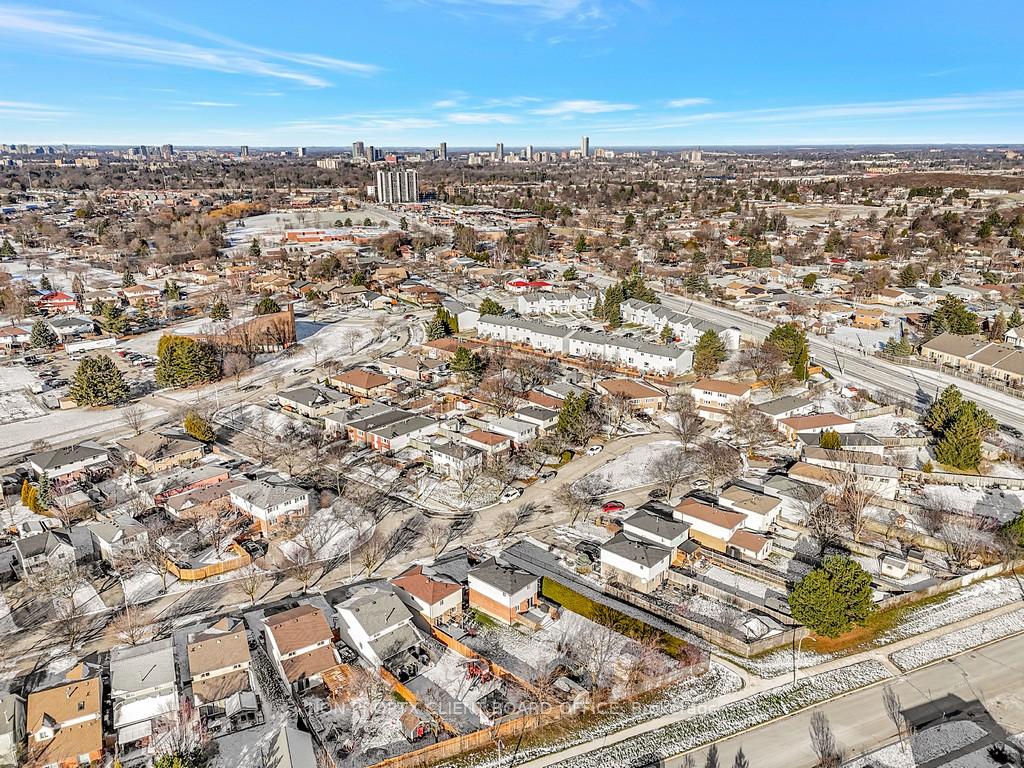 Photo 8 of 312 Ristau Place, Kitchener, Laurentian Hills — HOMEH