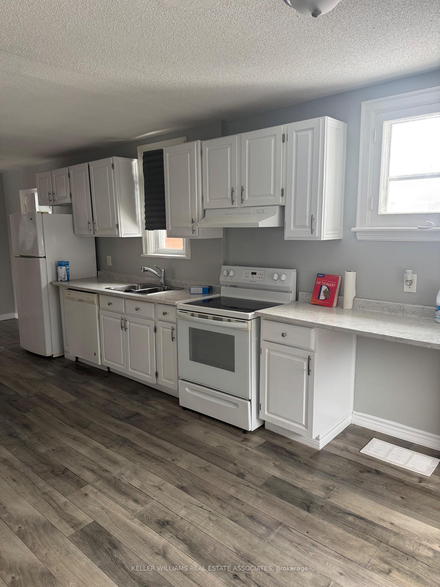 Photo 3 of 967 Barton Street, Hamilton, Stoney Creek Industrial — HOMEH