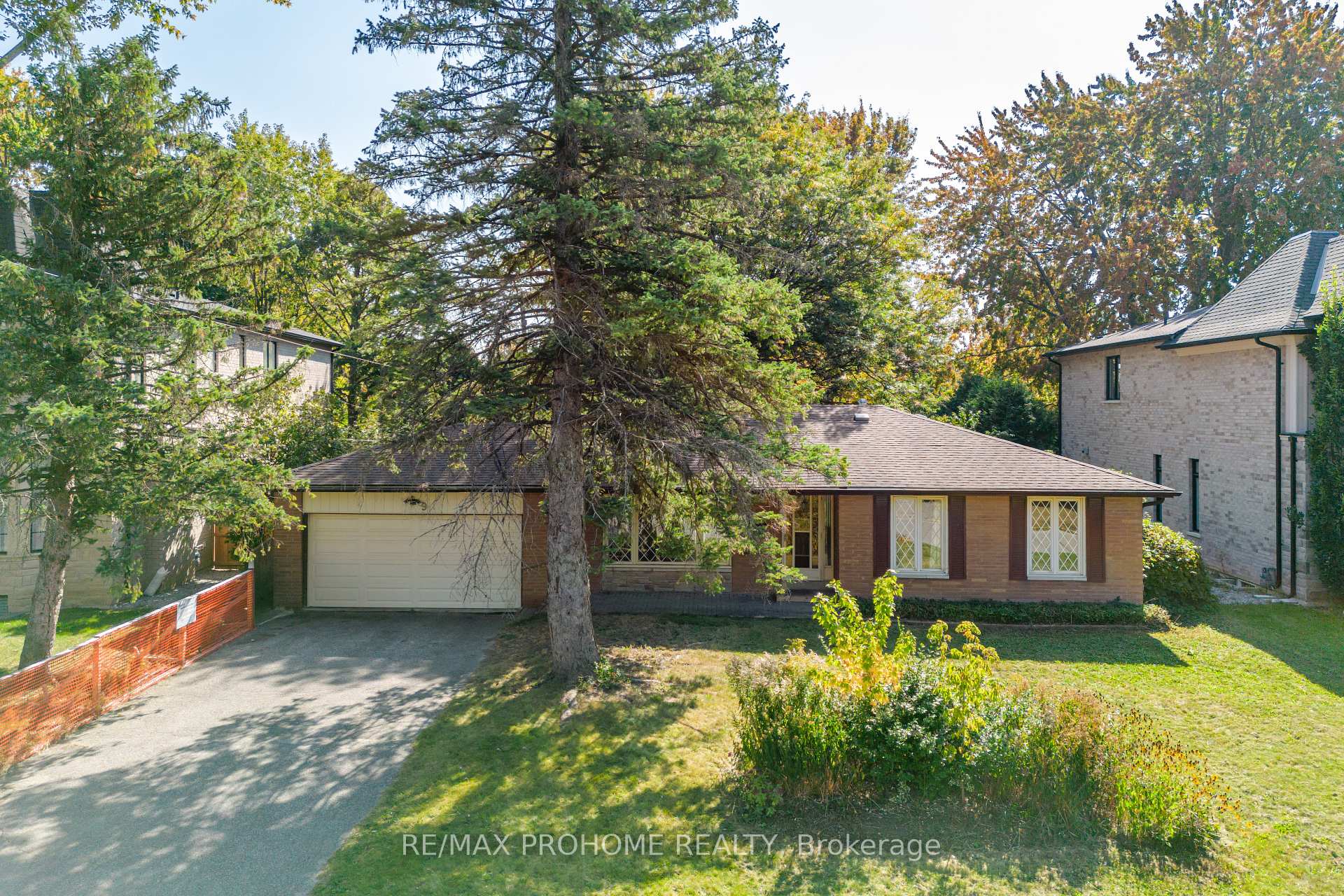 Photo 1 of 9 Pomander Road, Markham, Unionville — HOMEH