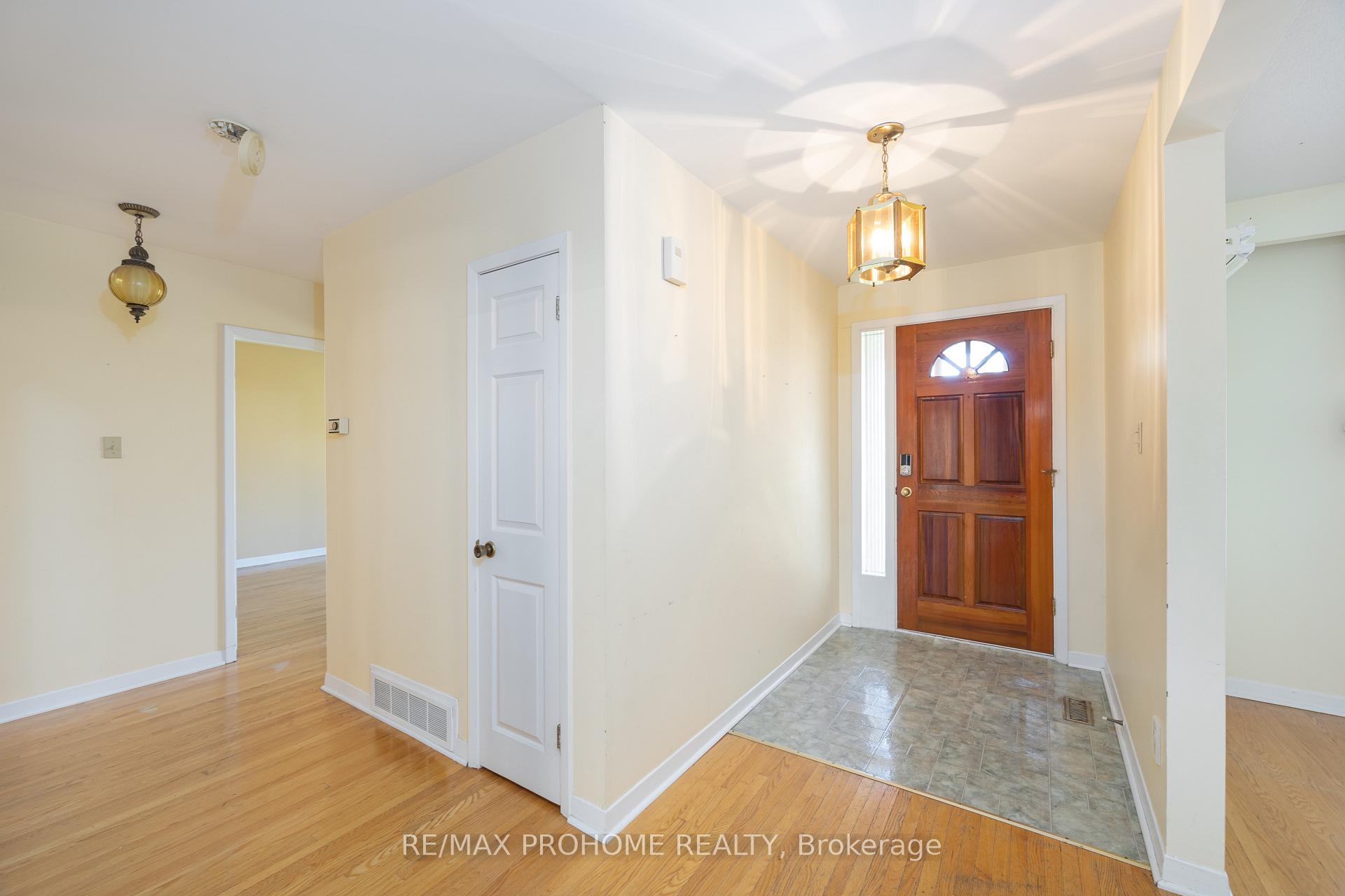 Photo 6 of 9 Pomander Road, Markham, Unionville — HOMEH