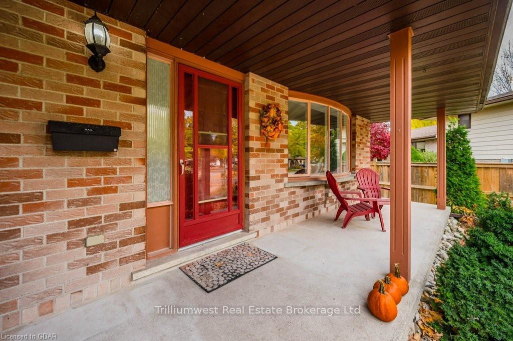 Photo 5 of 122 Martinglen Crescent, Kitchener — HOMEH