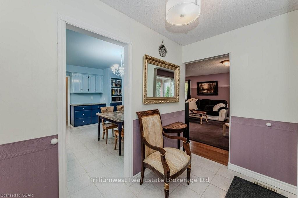 Photo 7 of 122 Martinglen Crescent, Kitchener — HOMEH