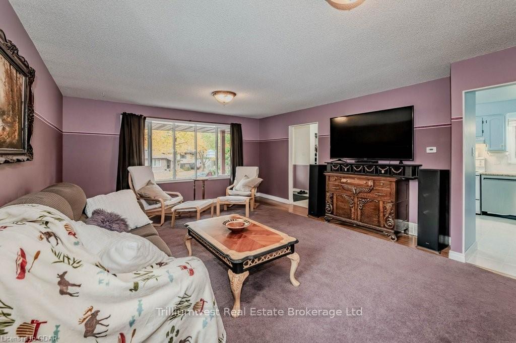 Photo 11 of 122 Martinglen Crescent, Kitchener — HOMEH