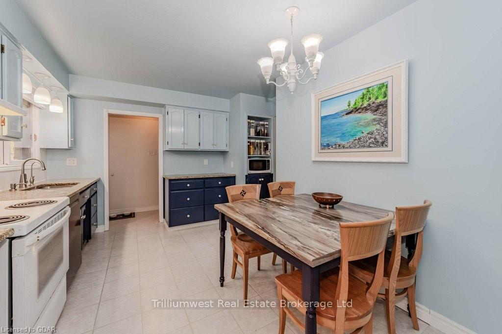 Photo 13 of 122 Martinglen Crescent, Kitchener — HOMEH