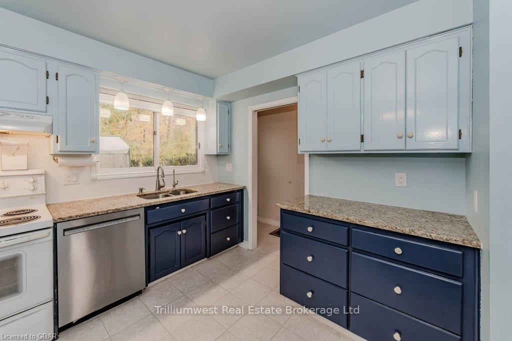 Photo 14 of 122 Martinglen Crescent, Kitchener — HOMEH