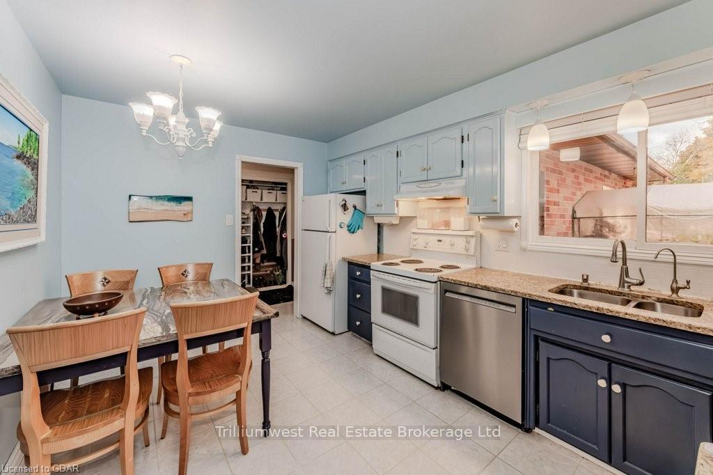 Photo 15 of 122 Martinglen Crescent, Kitchener — HOMEH