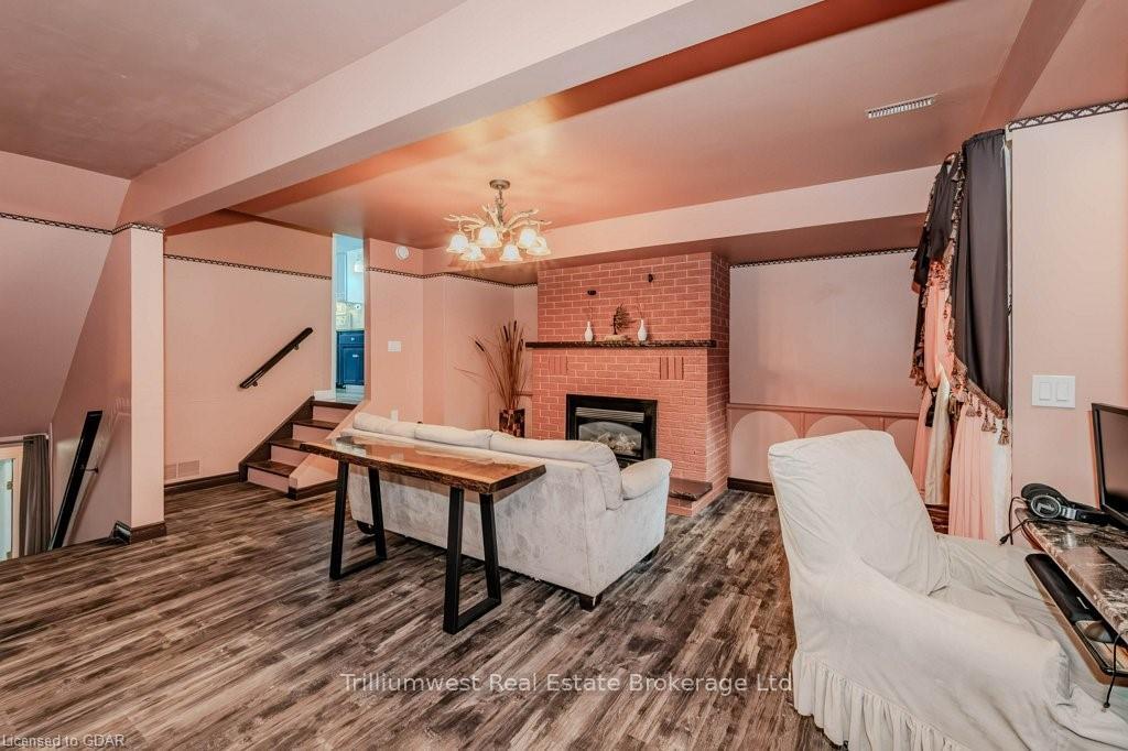 Photo 16 of 122 Martinglen Crescent, Kitchener — HOMEH