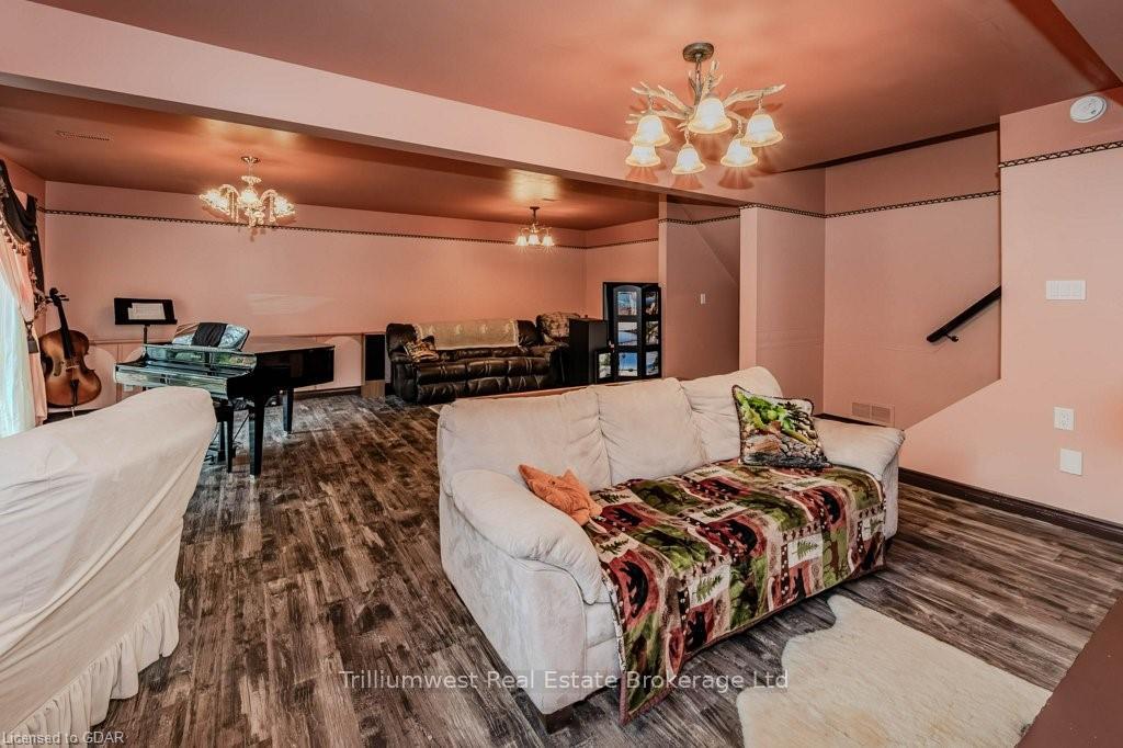 Photo 17 of 122 Martinglen Crescent, Kitchener — HOMEH