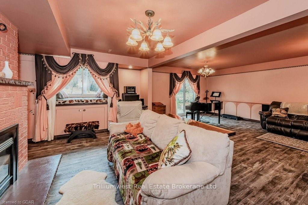 Photo 18 of 122 Martinglen Crescent, Kitchener — HOMEH
