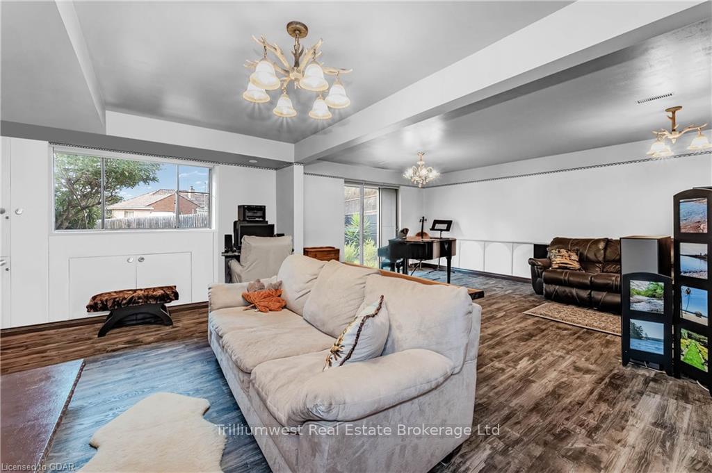 Photo 19 of 122 Martinglen Crescent, Kitchener — HOMEH