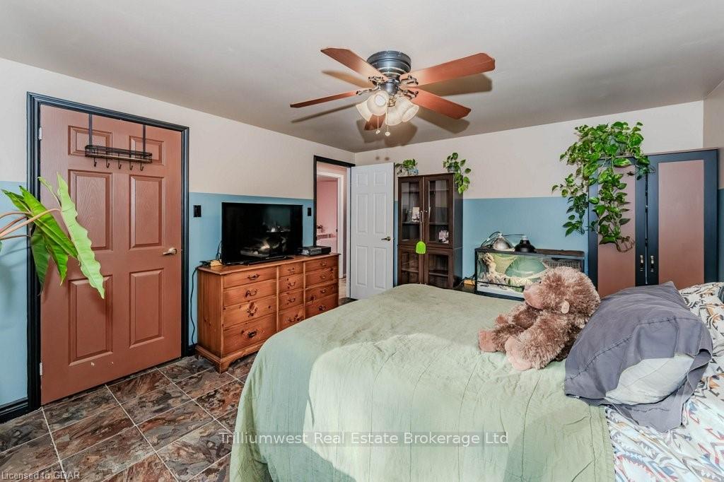 Photo 22 of 122 Martinglen Crescent, Kitchener — HOMEH