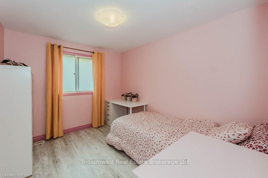 Photo 24 of 122 Martinglen Crescent, Kitchener — HOMEH