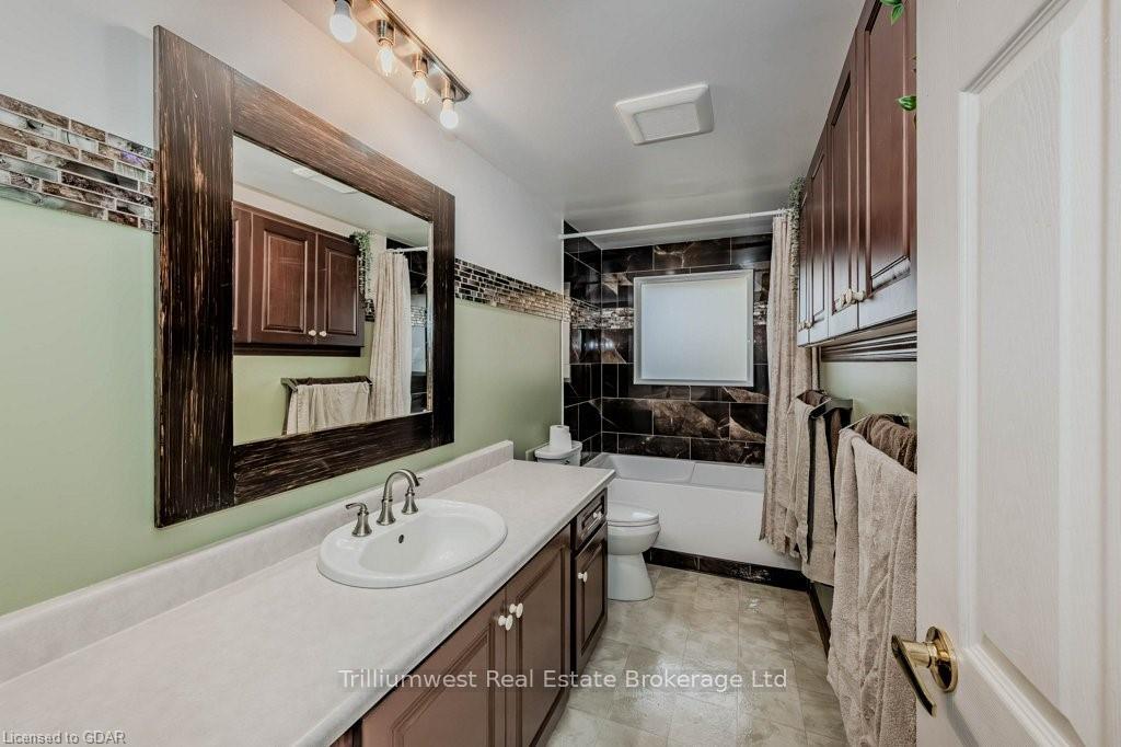 Photo 26 of 122 Martinglen Crescent, Kitchener — HOMEH