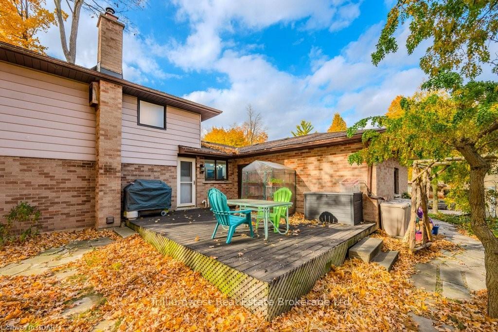 Photo 32 of 122 Martinglen Crescent, Kitchener — HOMEH