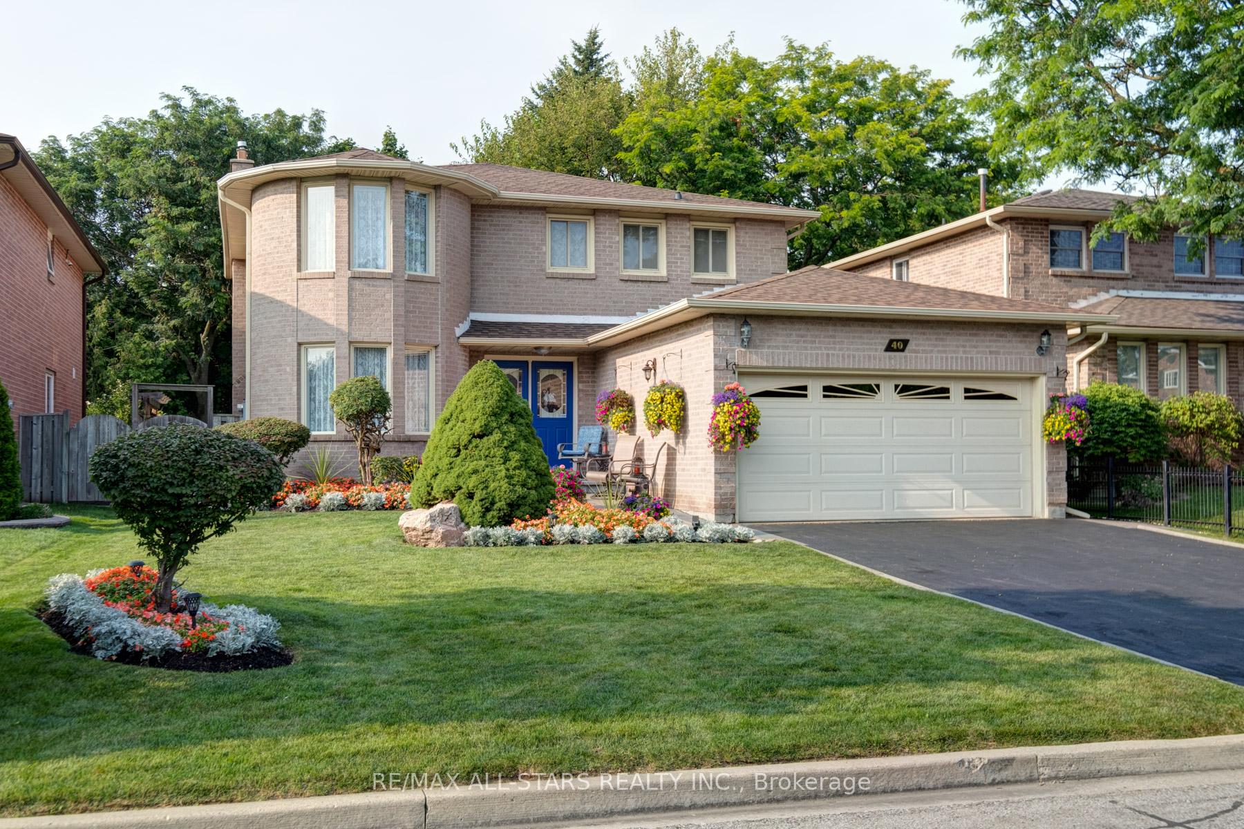 Photo 2 of 40 Eastwood Crescent, Markham, Markham Village — HOMEH