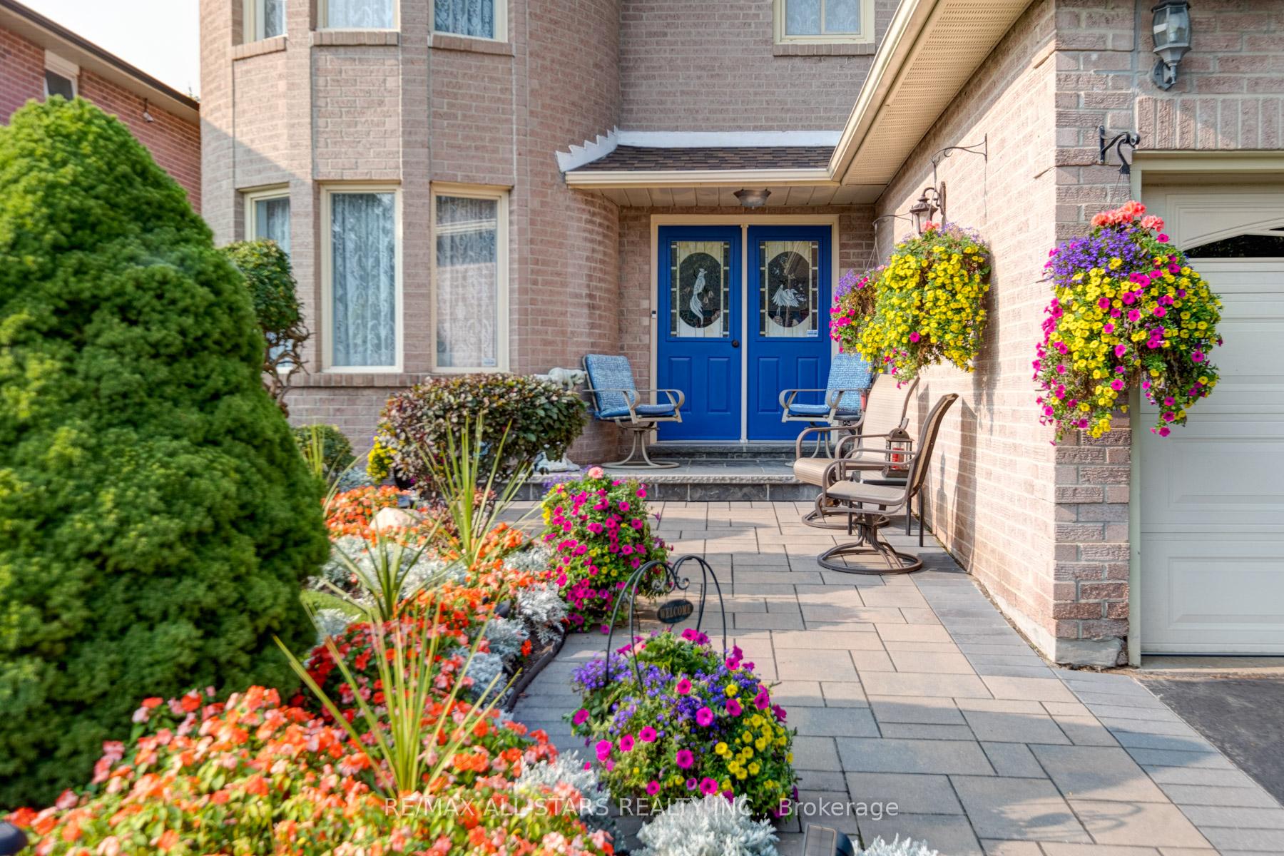 Photo 3 of 40 Eastwood Crescent, Markham, Markham Village — HOMEH