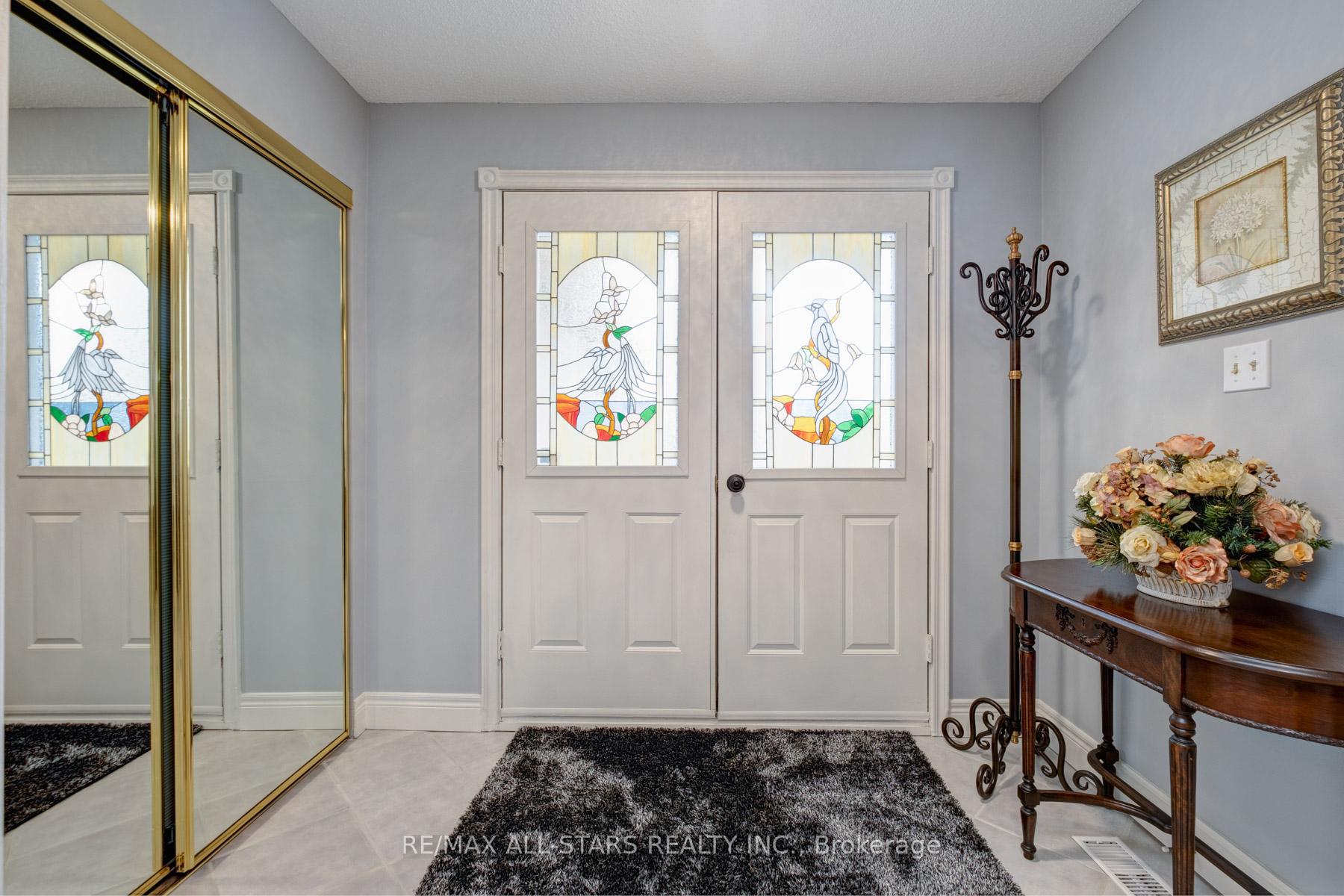 Photo 4 of 40 Eastwood Crescent, Markham, Markham Village — HOMEH