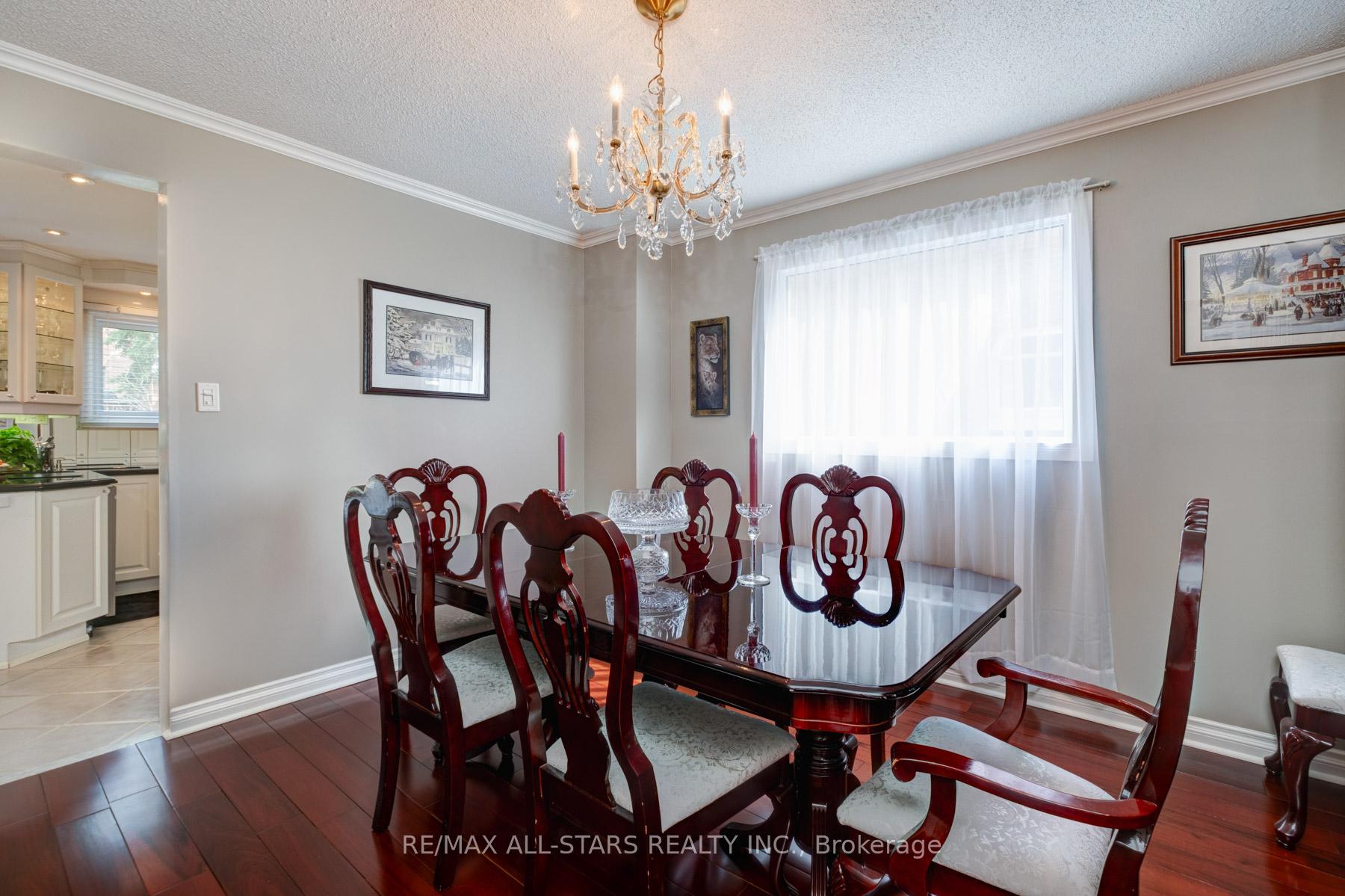 Photo 8 of 40 Eastwood Crescent, Markham, Markham Village — HOMEH
