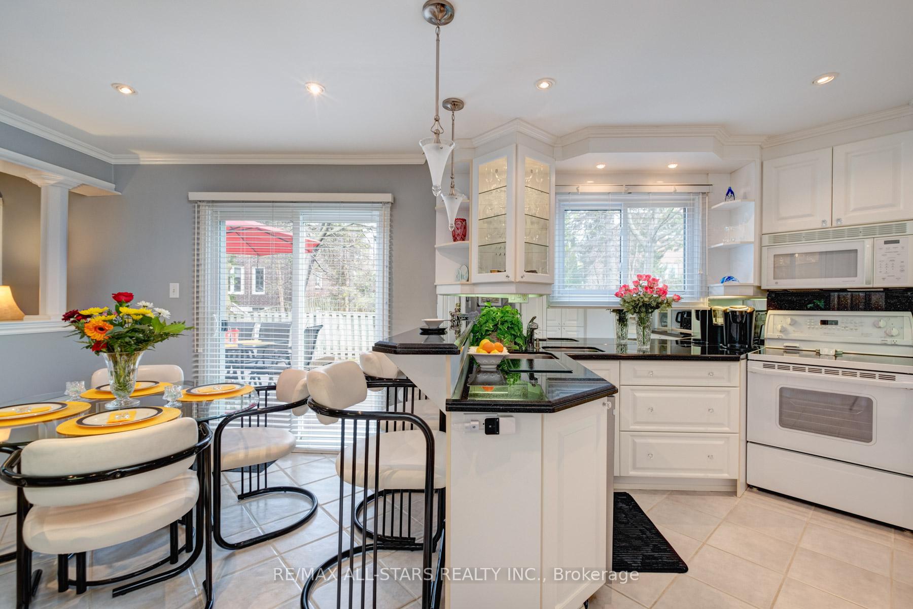 Photo 10 of 40 Eastwood Crescent, Markham, Markham Village — HOMEH