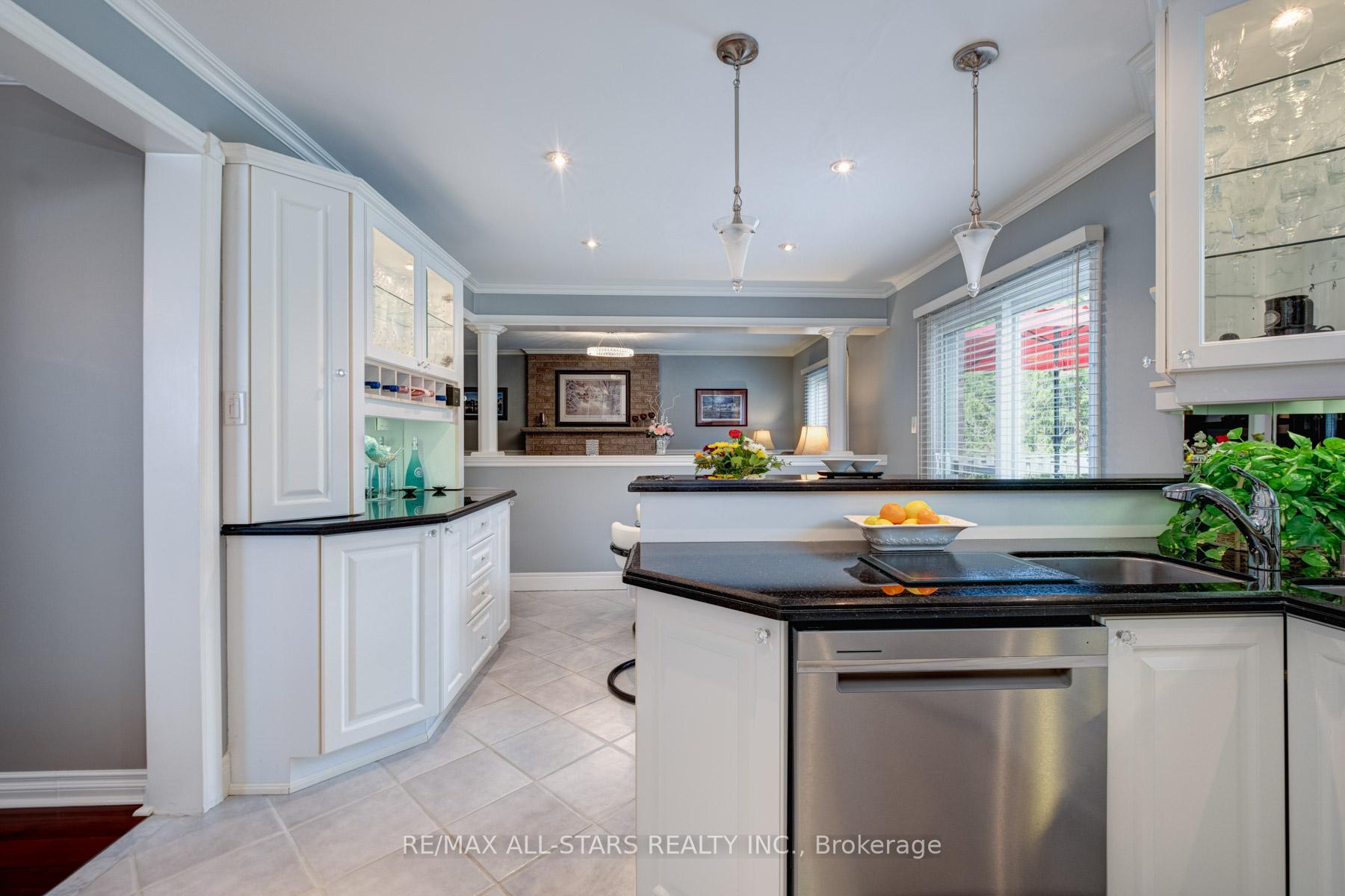 Photo 11 of 40 Eastwood Crescent, Markham, Markham Village — HOMEH