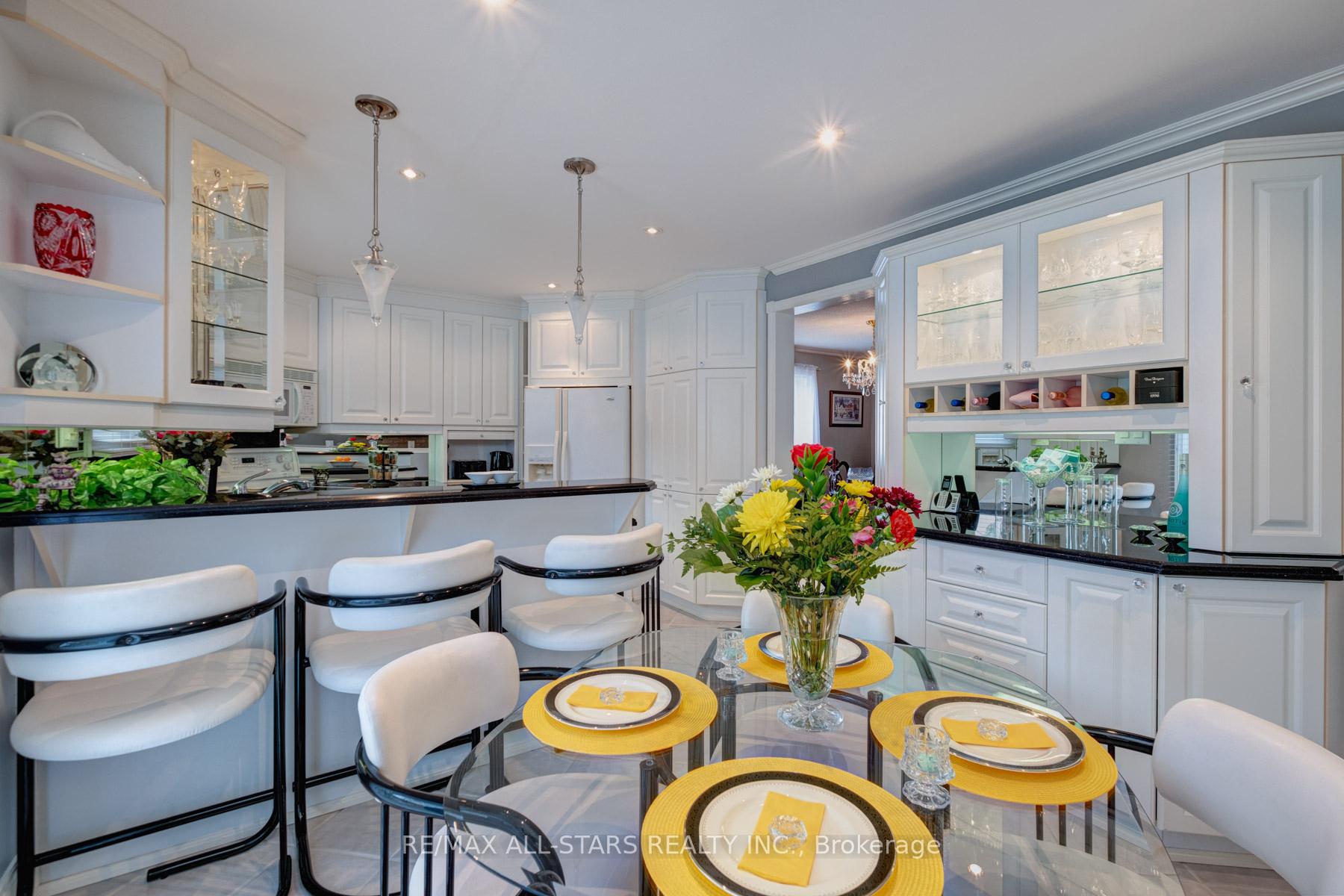Photo 13 of 40 Eastwood Crescent, Markham, Markham Village — HOMEH