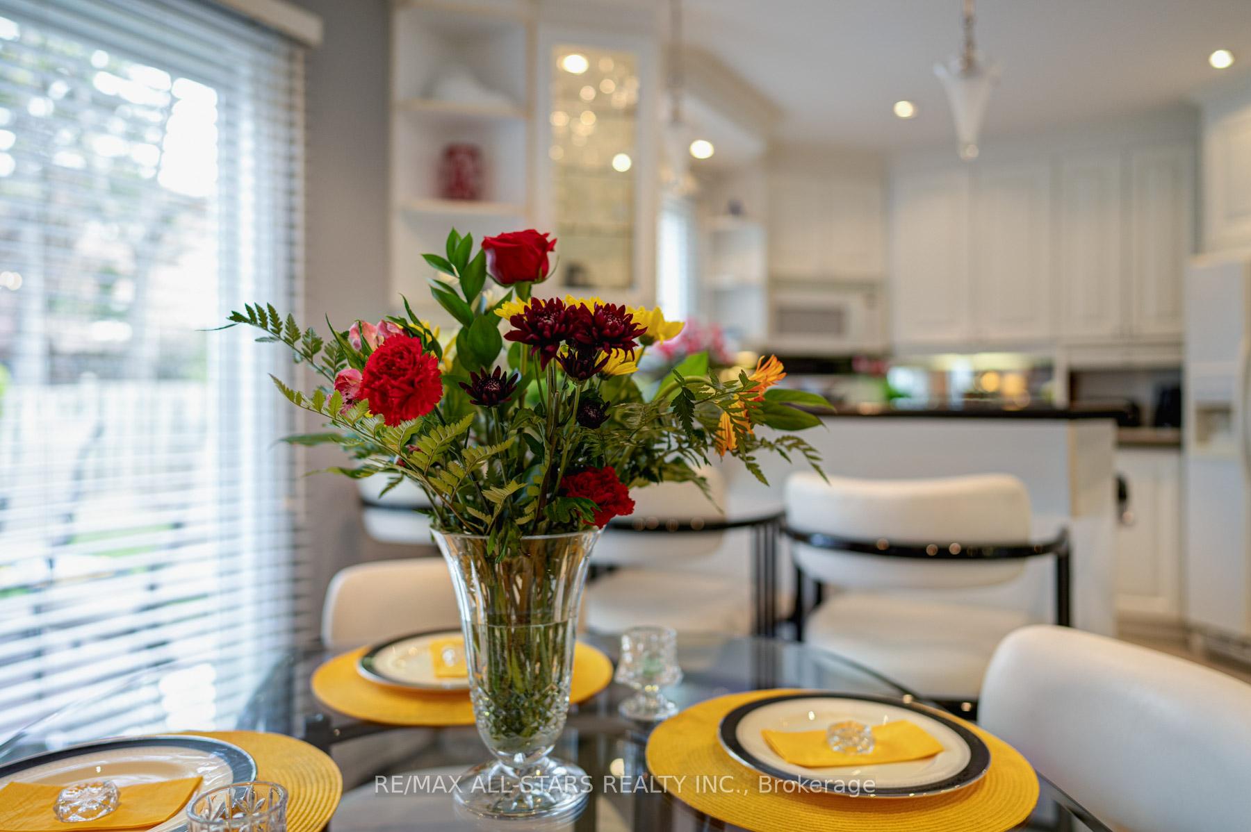 Photo 15 of 40 Eastwood Crescent, Markham, Markham Village — HOMEH