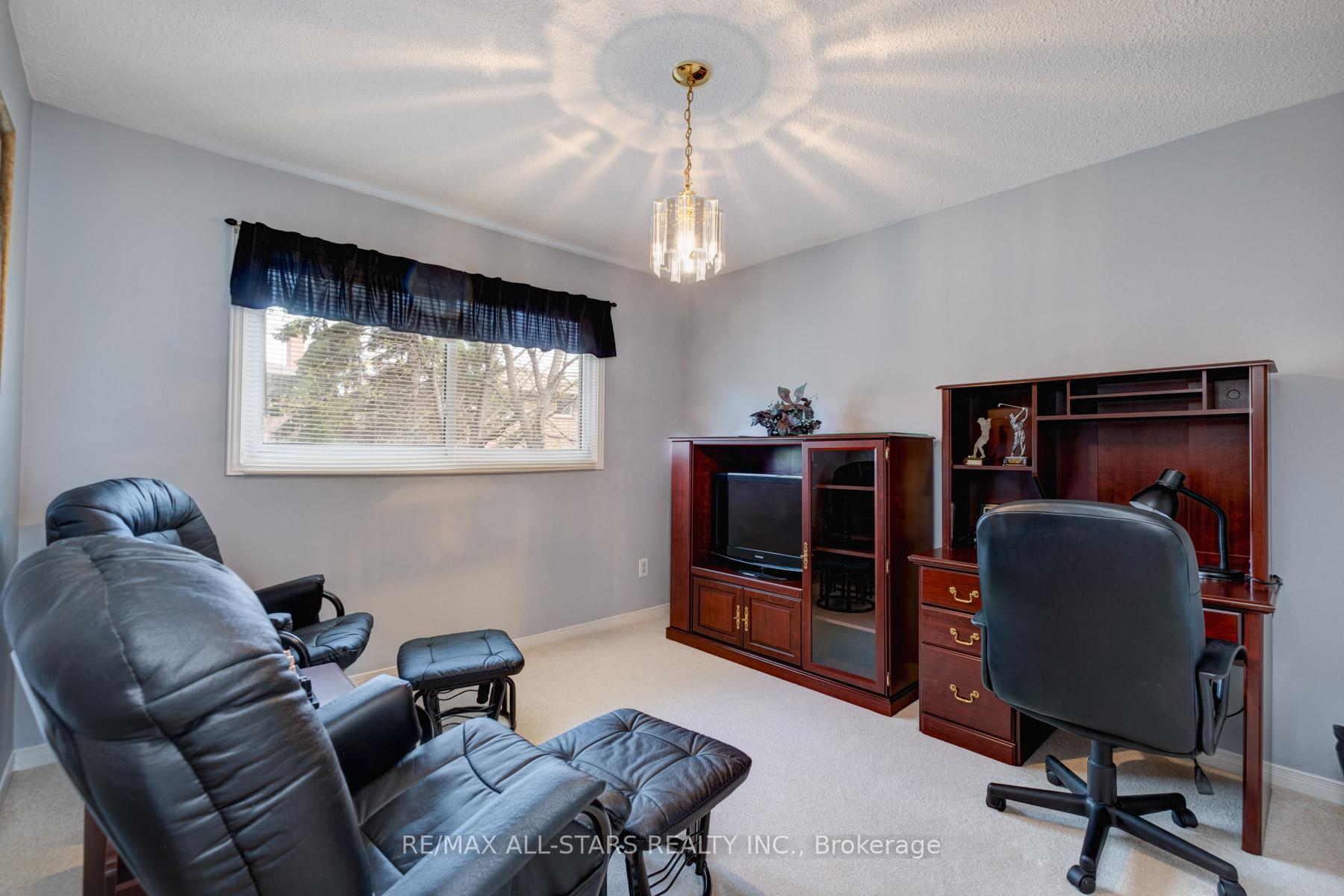 Photo 34 of 40 Eastwood Crescent, Markham, Markham Village — HOMEH