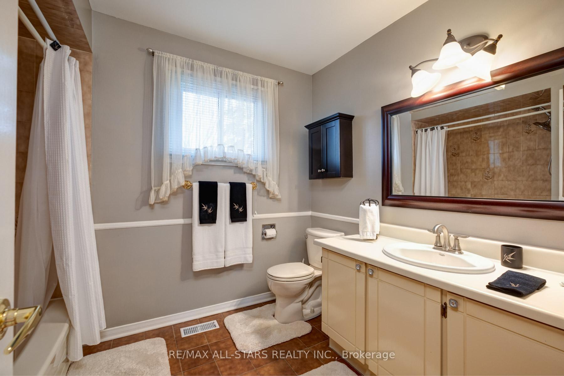 Photo 36 of 40 Eastwood Crescent, Markham, Markham Village — HOMEH
