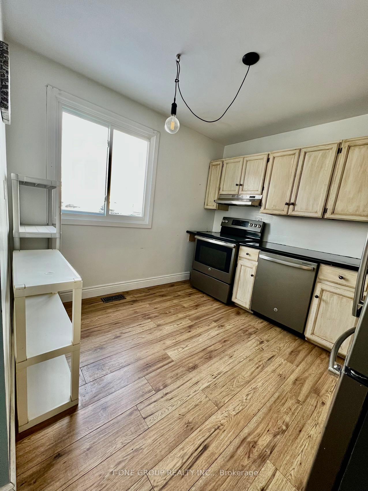Photo 6 of 507 Upper Horning Road, Hamilton, Gurnett — HOMEH