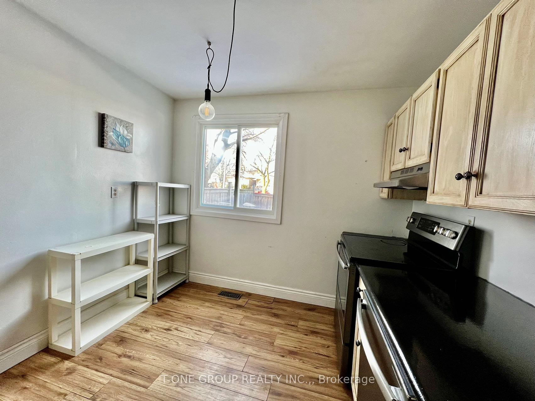 Photo 8 of 507 Upper Horning Road, Hamilton, Gurnett — HOMEH