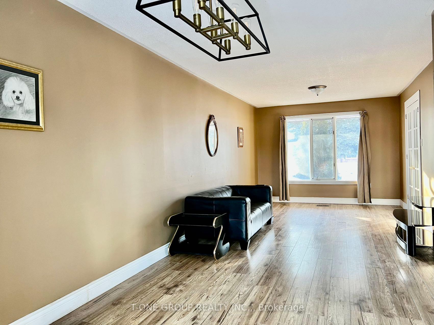 Photo 10 of 507 Upper Horning Road, Hamilton, Gurnett — HOMEH