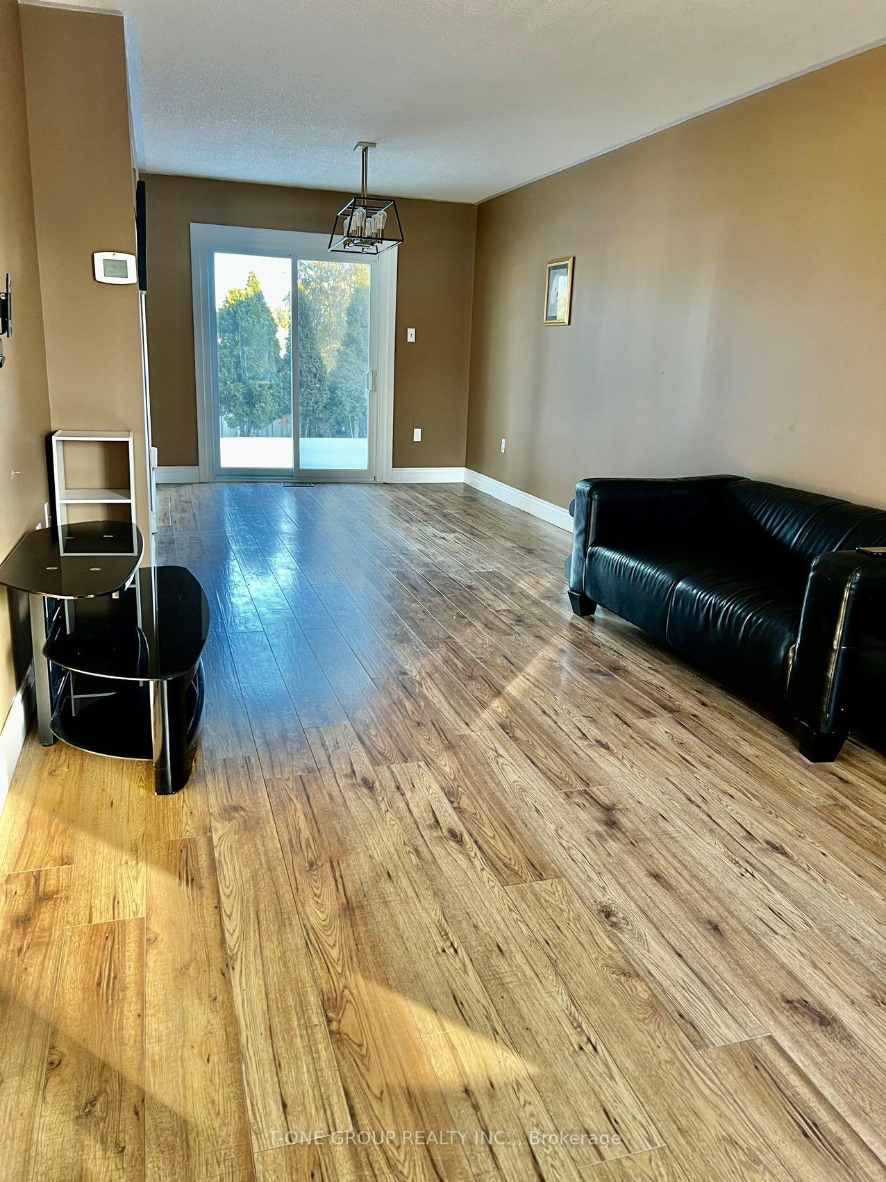 Photo 11 of 507 Upper Horning Road, Hamilton, Gurnett — HOMEH