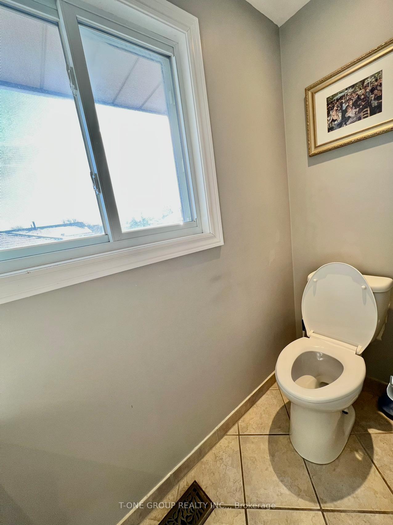 Photo 17 of 507 Upper Horning Road, Hamilton, Gurnett — HOMEH