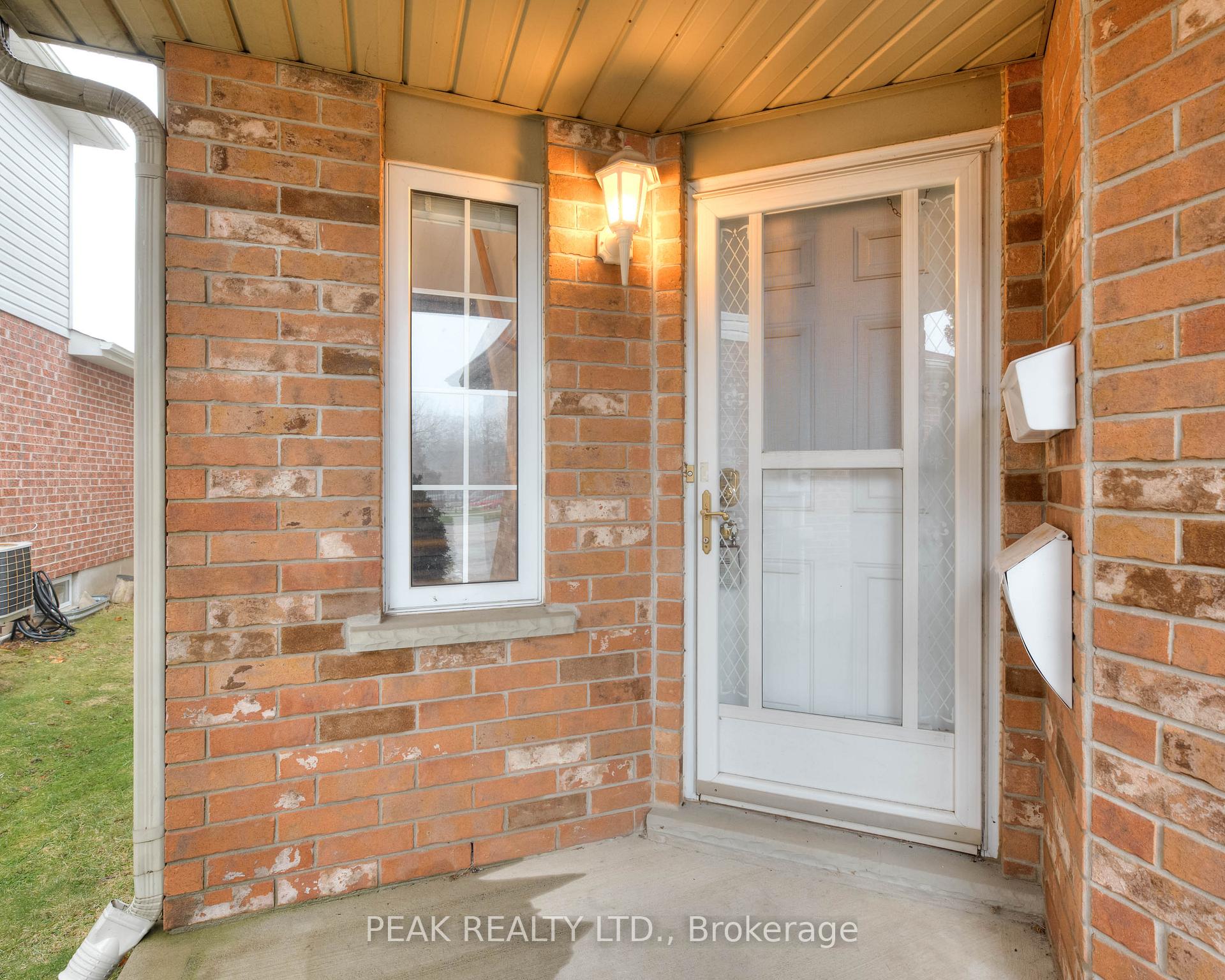 Photo 5 of 85 Eastforest Trail, Kitchener — HOMEH