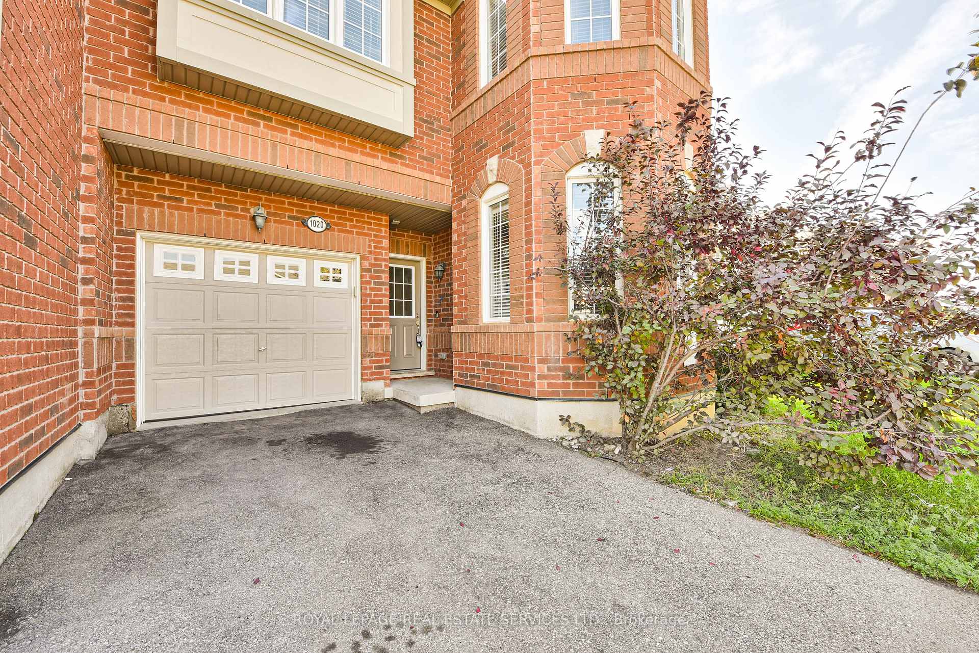 Photo 3 of 1020 Diefenbaker Street, Milton, Willmott — HOMEH