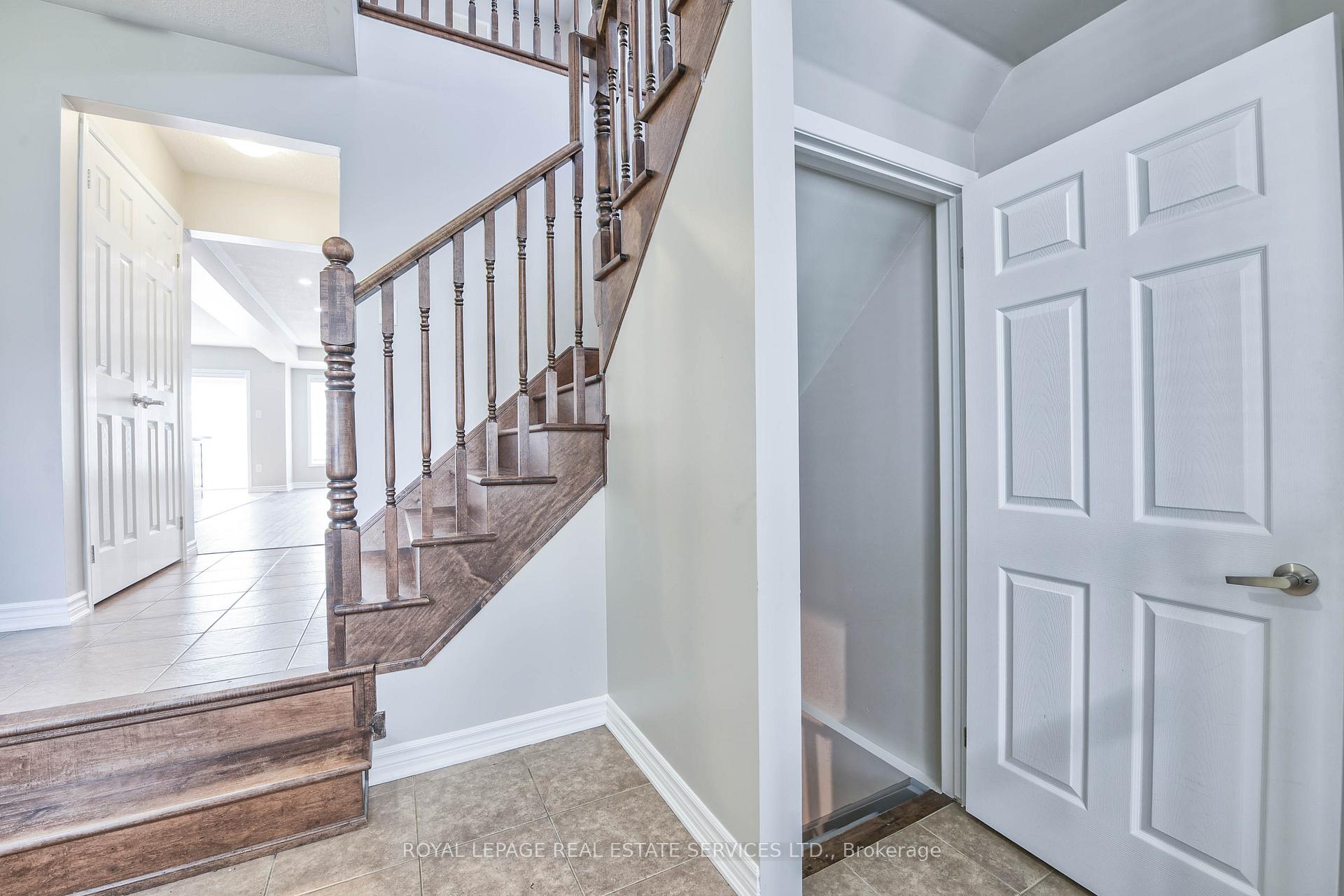 Photo 8 of 1020 Diefenbaker Street, Milton, Willmott — HOMEH